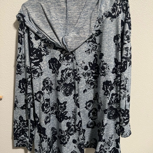 LuLaRoe Blue Floral Women's Cardigan - Picture 2 of 3